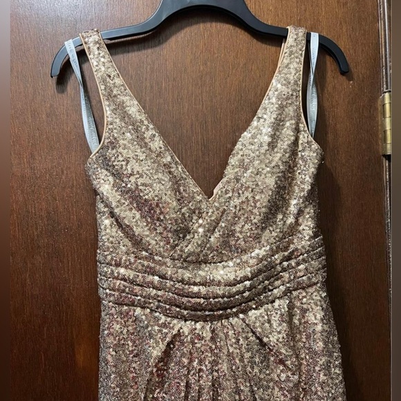Gold sequin gown - Picture 4 of 5